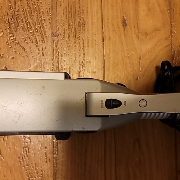 Conair ionic flat iron. - Picture 3 of 5